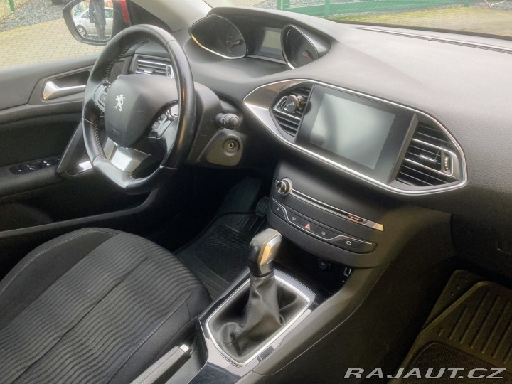 Peugeot 308 1,2 Pure Tech, *SERV.KNIH 2017
