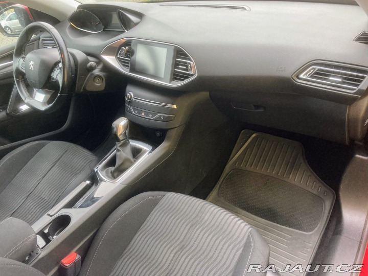 Peugeot 308 1,2 Pure Tech, *SERV.KNIH 2017