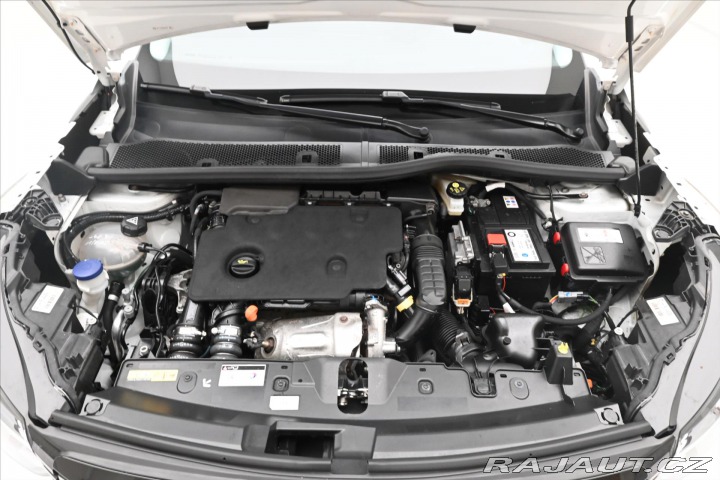 Peugeot 2008 1,5 HDI 81kW LED TAŽNÉ Zá 2021