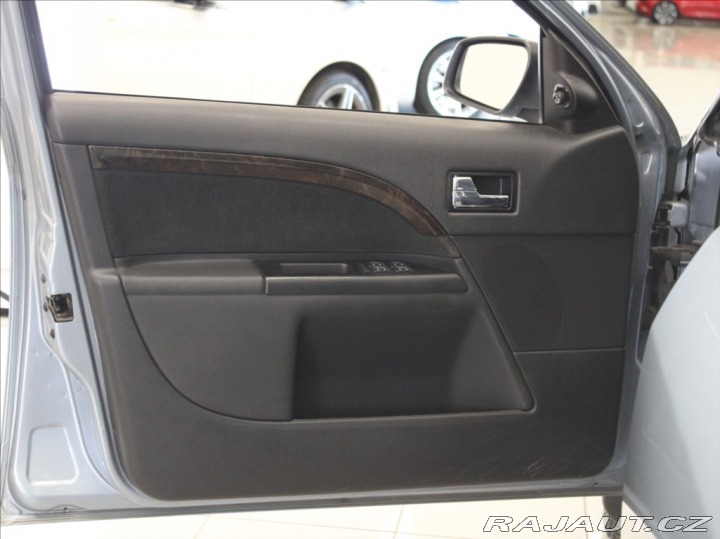 Ford Mondeo 2,0 i 107kW MT Ghia Nové 2005