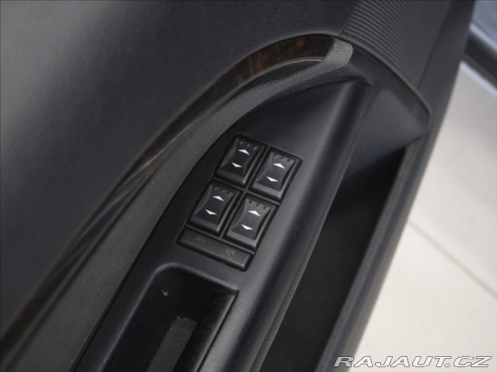 Ford Mondeo 2,0 i 107kW MT Ghia Nové 2005