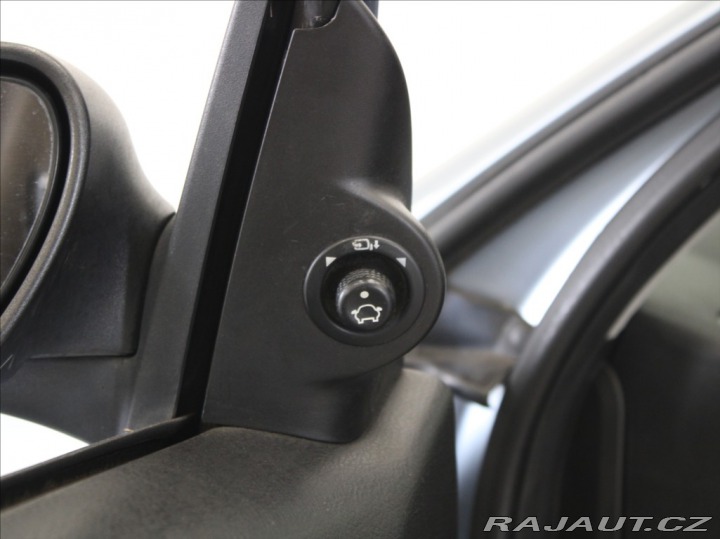 Ford Mondeo 2,0 i 107kW MT Ghia Nové 2005