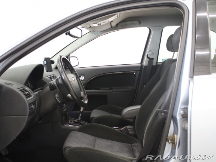 Ford Mondeo 2,0 i 107kW MT Ghia Nové 2005