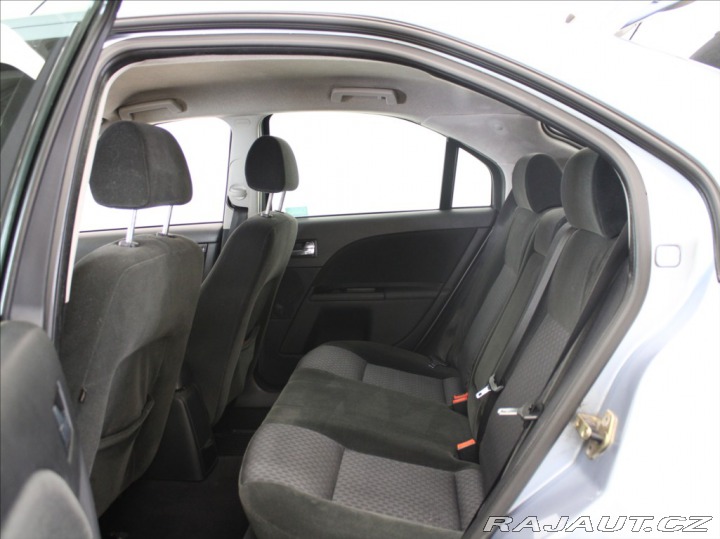 Ford Mondeo 2,0 i 107kW MT Ghia Nové 2005