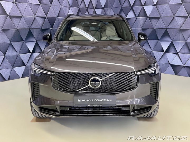 Volvo XC90 B5 AWD PLUS DARK, VZDUCH, 2026