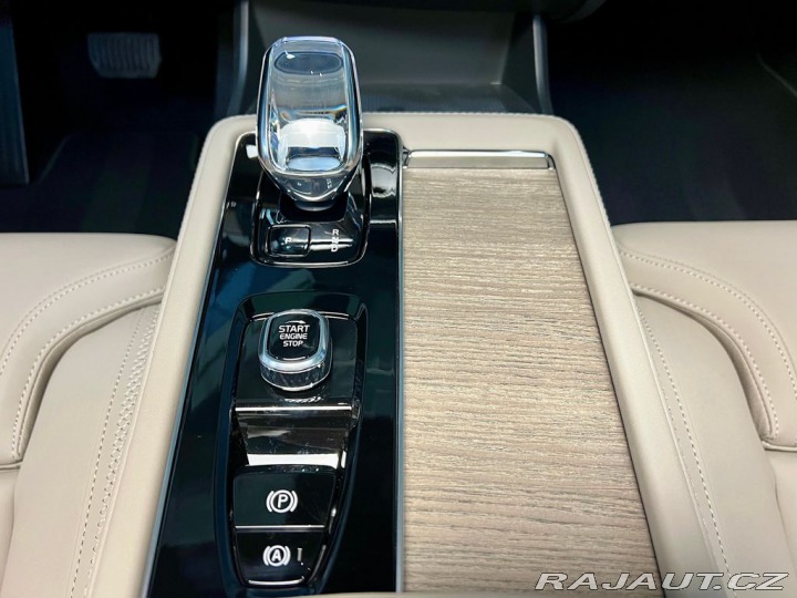 Volvo XC90 B5 AWD PLUS DARK, HEAD-UP 2026