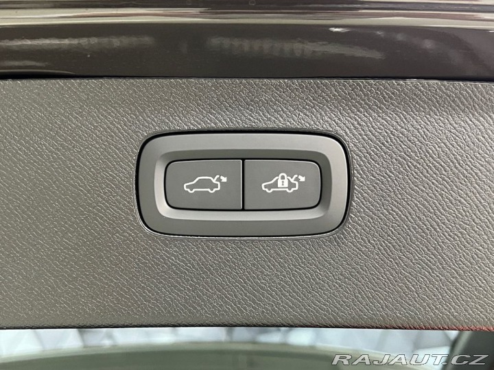 Volvo XC90 B5 AWD DARK PLUS, VZDUCH, 2026