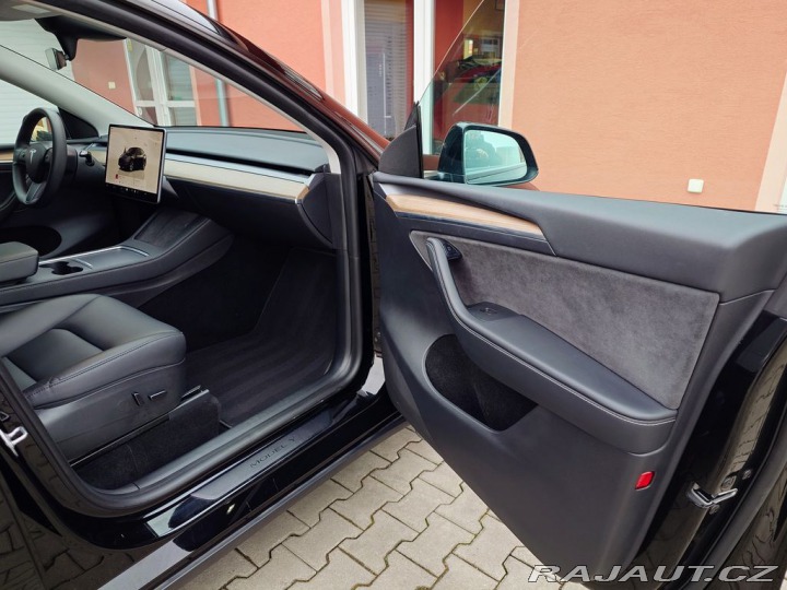 Tesla Model Y Long Range Dual Motor pro 2023