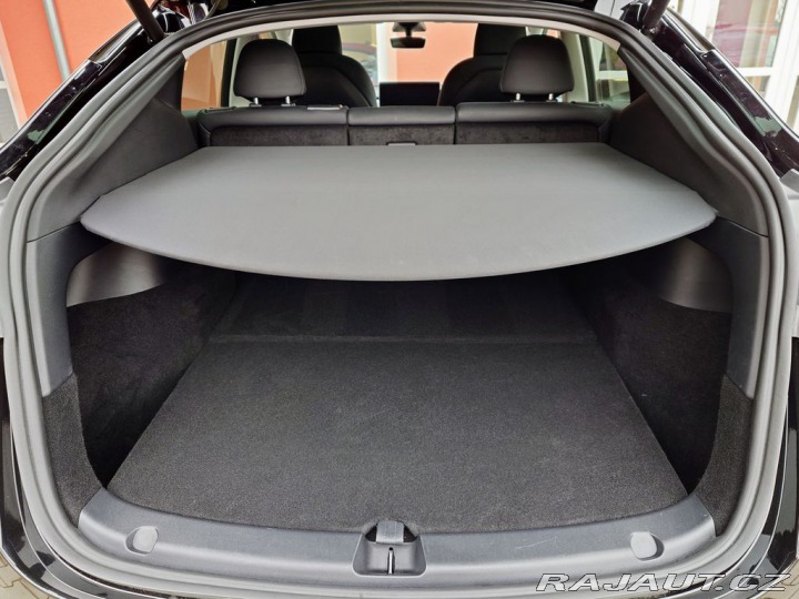 Tesla Model Y Long Range Dual Motor pro 2023