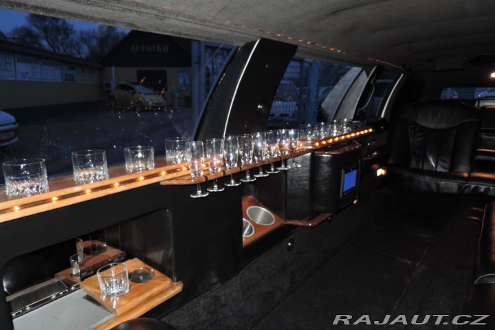 Lincoln Town Car 4,6 Limuzína 9.m Pronájem 1995