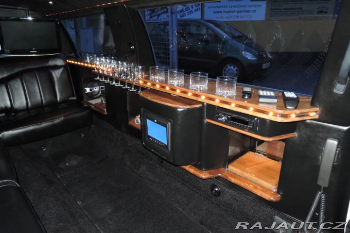 Lincoln Town Car 4,6 Limuzína 9.m Pronájem 1995