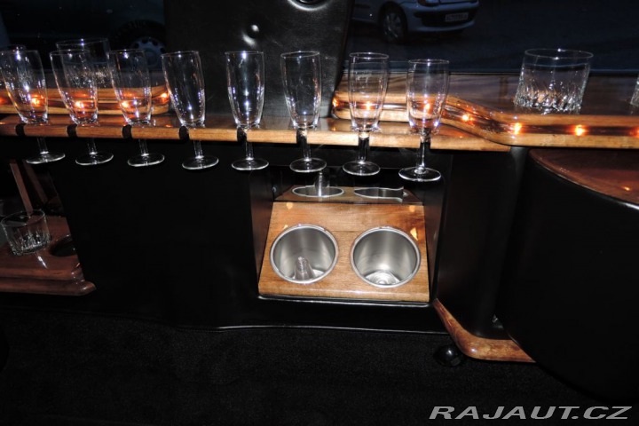 Lincoln Town Car 4,6 Limuzína 9.m Pronájem 1995