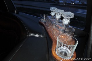 Lincoln Town Car 4,6 Limuzína 9.m Pronájem 1995