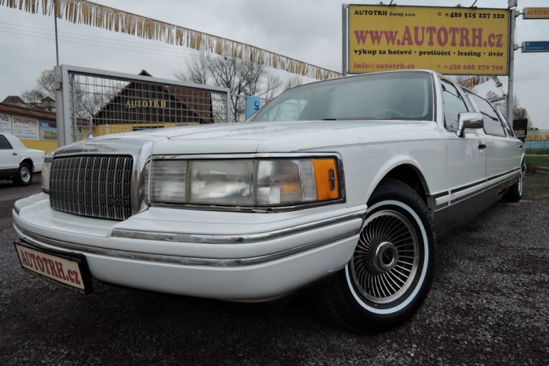 Lincoln Town Car 4,6 Limuzína 7.m Pronájem