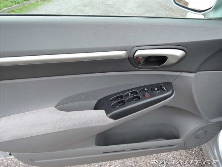 Honda Civic 1,8 i-VTEC Aut. Šíbr 2006