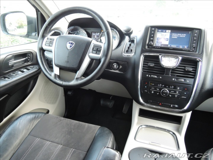 Lancia Ostatní modely Voyager 2,8 CRD Aut. StownGo NAVI 2013