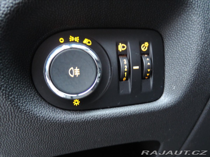 Opel Corsa 1,2 i ČR 1.maj. 44tkm 2012