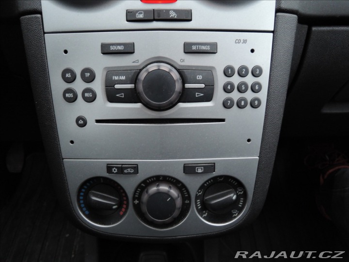 Opel Corsa 1,2 i ČR 1.maj. 44tkm 2012