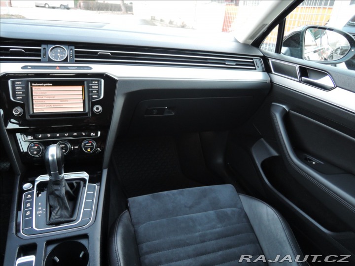 Volkswagen Passat 2,0 BiTDI 4MOT DSG Highli 2015