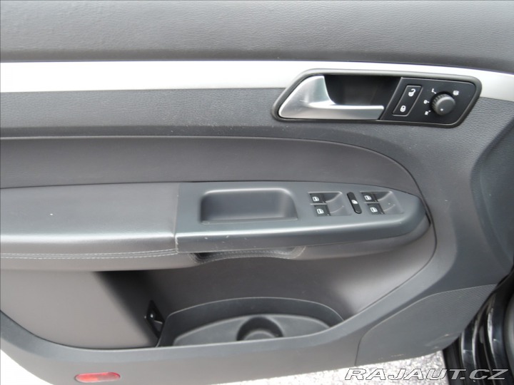 Volkswagen Touran 2,0 TDi DSG 7.míst Kůže 2014