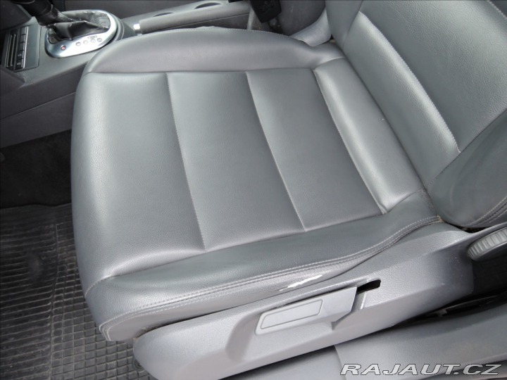 Volkswagen Touran 2,0 TDi DSG 7.míst Kůže 2014