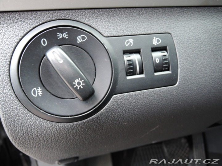 Volkswagen Touran 2,0 TDi DSG 7.míst Kůže 2014