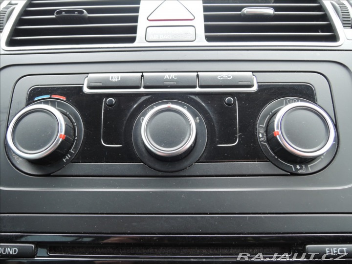 Volkswagen Touran 2,0 TDi DSG 7.míst Kůže 2014