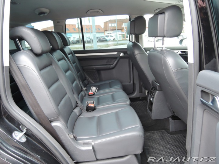 Volkswagen Touran 2,0 TDi DSG 7.míst Kůže 2014