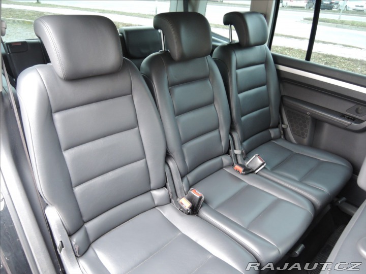 Volkswagen Touran 2,0 TDi DSG 7.míst Kůže 2014