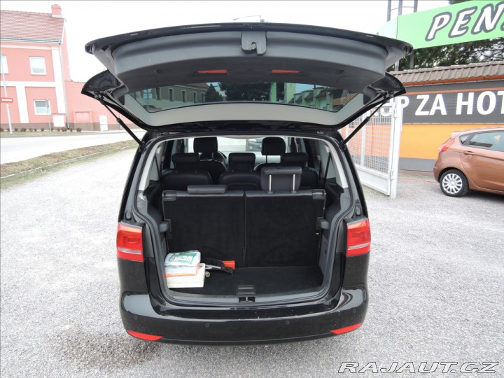 Volkswagen Touran 2,0 TDi DSG 7.míst Kůže 2014
