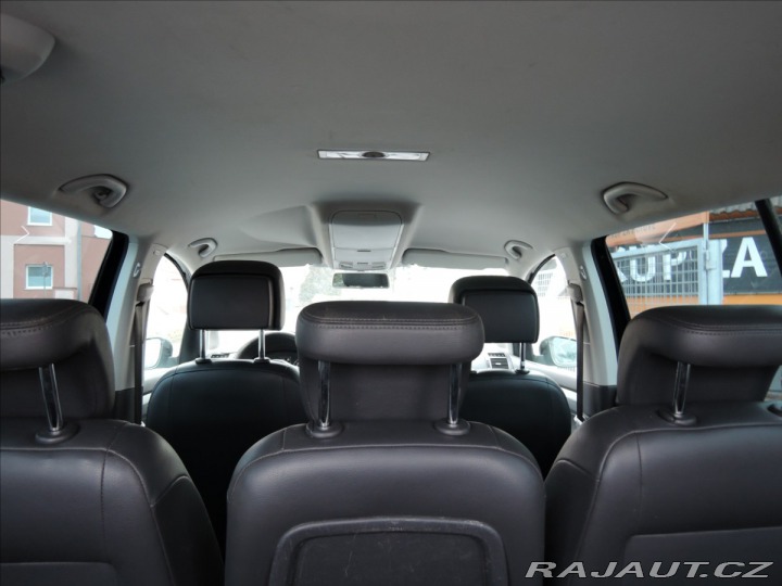 Volkswagen Touran 2,0 TDi DSG 7.míst Kůže 2014