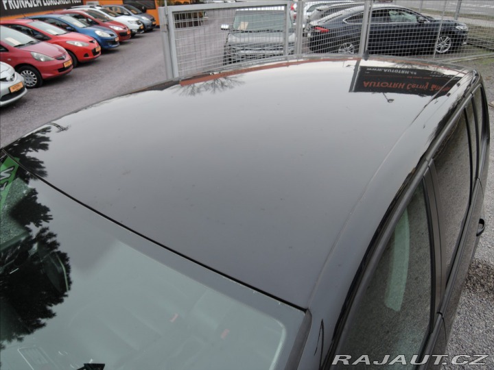 Volkswagen Touran 2,0 TDi DSG 7.míst Kůže 2014