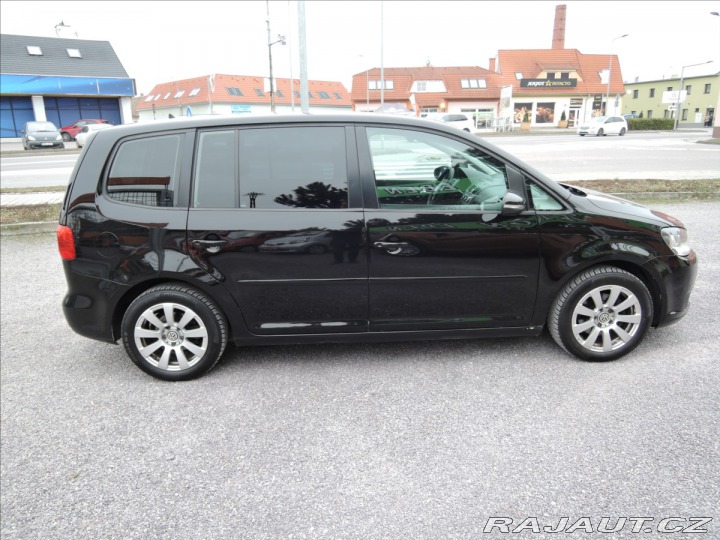 Volkswagen Touran 2,0 TDi DSG 7.míst Kůže 2014