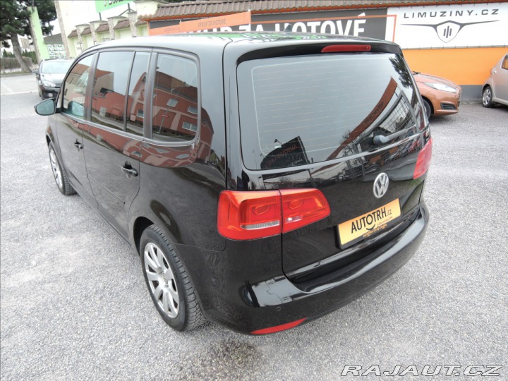 Volkswagen Touran 2,0 TDi DSG 7.míst Kůže 2014