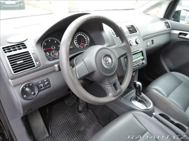 Volkswagen Touran 2,0 TDi DSG 7.míst Kůže 2014