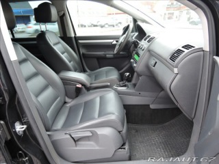 Volkswagen Touran 2,0 TDi DSG 7.míst Kůže 2014