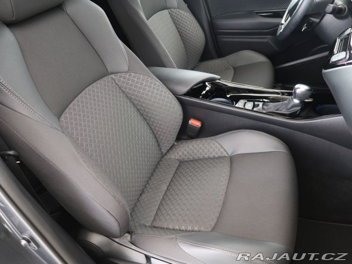 Toyota C-HR 2.0Hybrid,CZ,1Maj,Style 2025