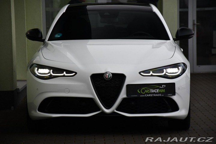 Alfa Romeo Giulia 2.0T VELOCE PANO AT8-Q4 2 2024
