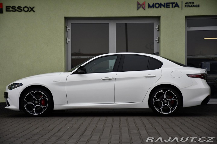 Alfa Romeo Giulia 2.0T VELOCE PANO AT8-Q4 2 2024