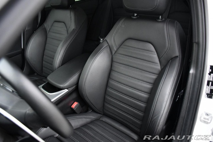 Alfa Romeo Giulia 2.0T VELOCE PANO AT8-Q4 2 2024