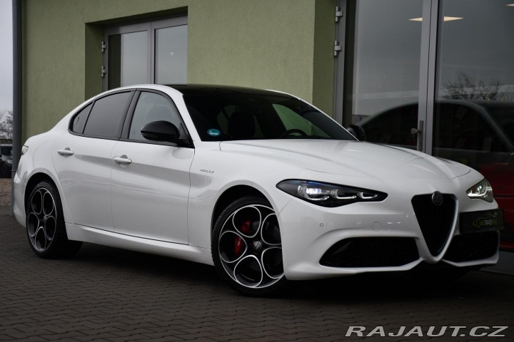 Alfa Romeo Giulia 2.0T VELOCE PANO AT8-Q4 2 2024