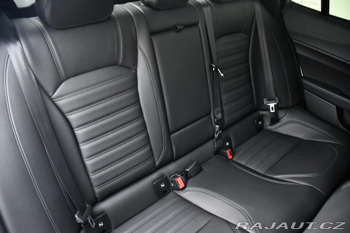 Alfa Romeo Giulia 2.0T VELOCE PANO AT8-Q4 2 2024