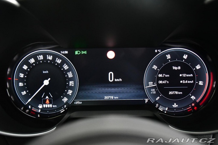 Alfa Romeo Giulia 2.0T VELOCE PANO AT8-Q4 2 2024