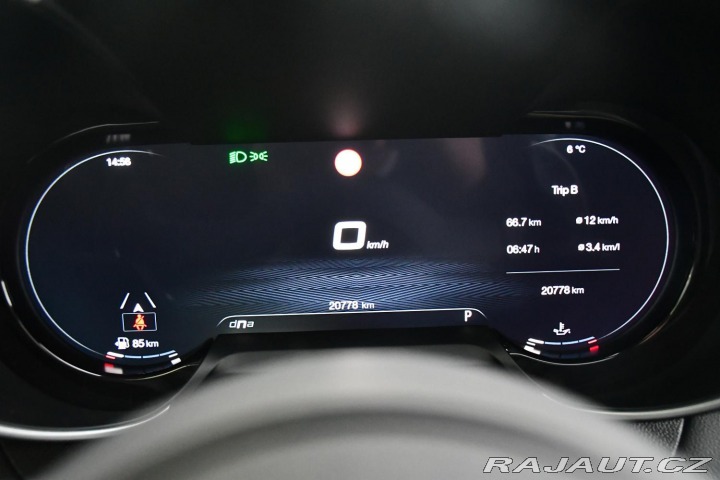 Alfa Romeo Giulia 2.0T VELOCE PANO AT8-Q4 2 2024