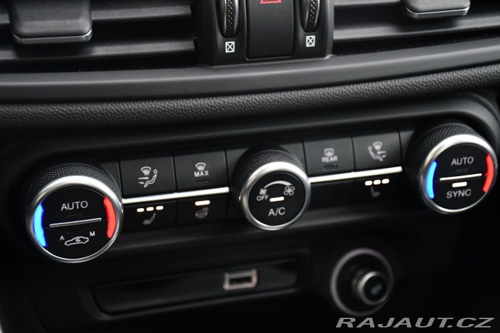 Alfa Romeo Giulia 2.0T VELOCE PANO AT8-Q4 2 2024