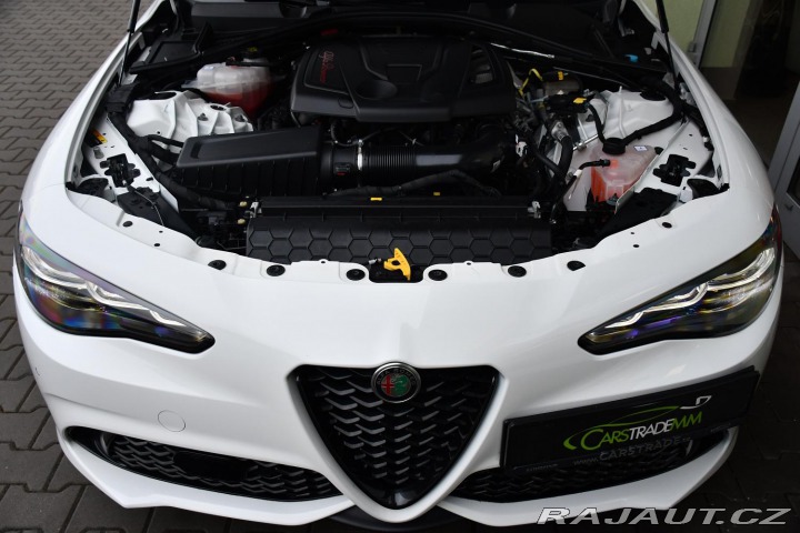 Alfa Romeo Giulia 2.0T VELOCE PANO AT8-Q4 2 2024