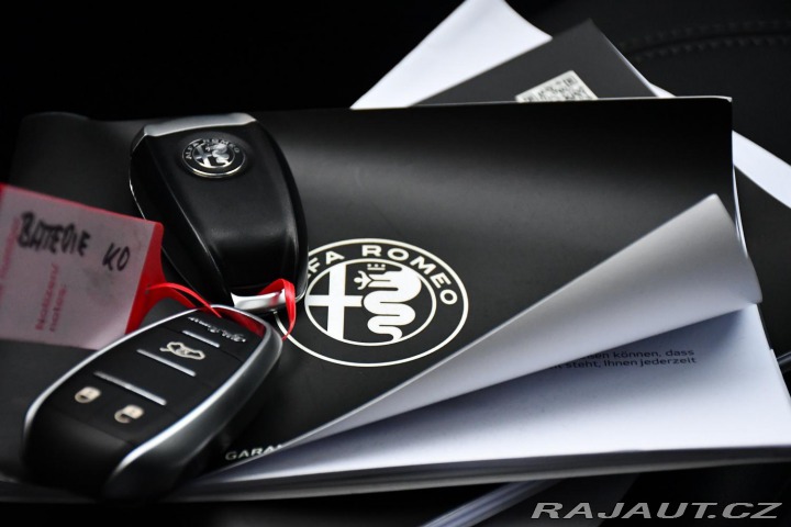 Alfa Romeo Giulia 2.0T VELOCE PANO AT8-Q4 2 2024