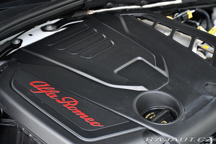 Alfa Romeo Giulia 2.0T VELOCE PANO AT8-Q4 2 2024