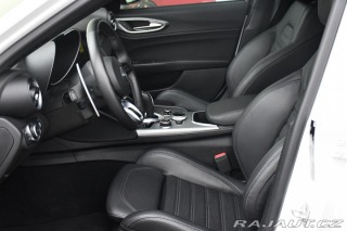 Alfa Romeo Giulia 2.0T VELOCE PANO AT8-Q4 2 2024