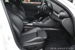 Alfa Romeo Giulia 2.0T VELOCE PANO AT8-Q4 2 2024